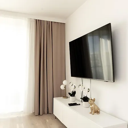 Luxus Joanna Daire